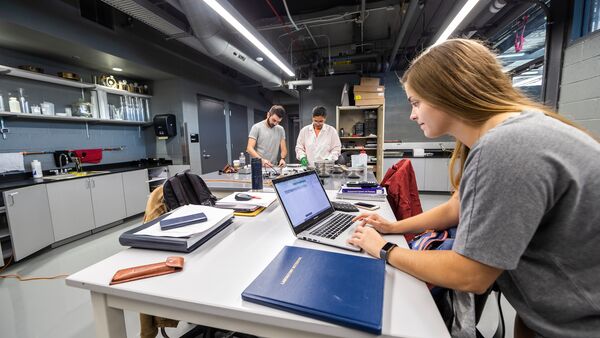 students in engineering lab