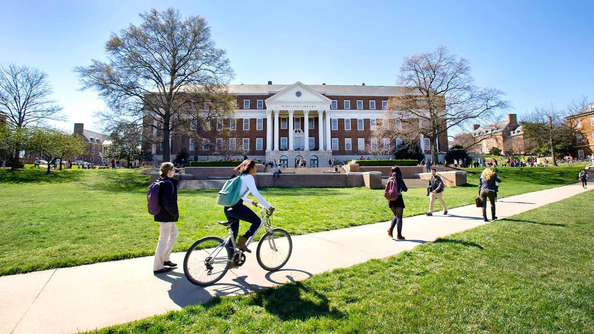 UMD Students on Mckeldin Mall