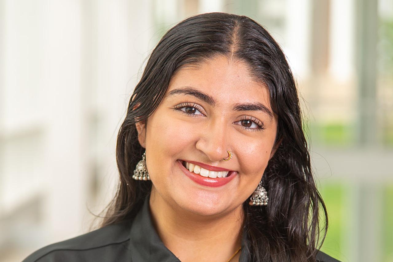Aarushi headshot for website