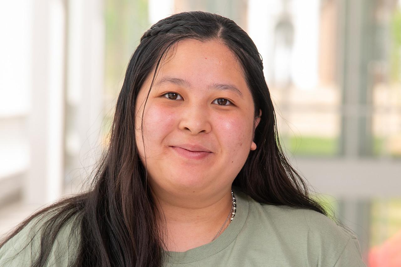 Transition Mentor Jess Dao in a sage green UMD organization shirt